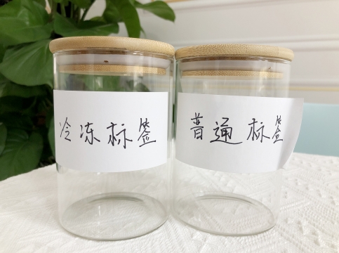 極寒環(huán)境下的標(biāo)簽怎么粘得牢？鹿山新材帶著它的耐低溫?zé)崛勰z來了！